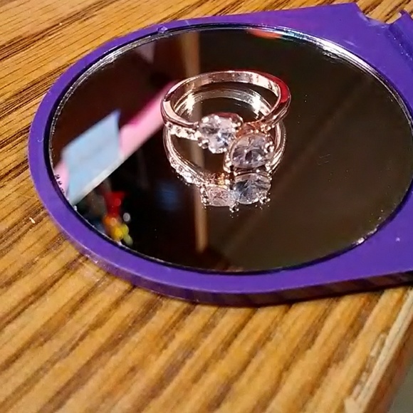 Gold Ring with Heart shaped CZ - Picture 6 of 8